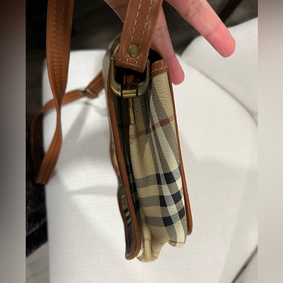 Burberry vintage crossbody bag . - Picture 7 of 13